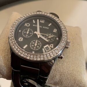 Micheal Kors ceramic Watch with date in black colour